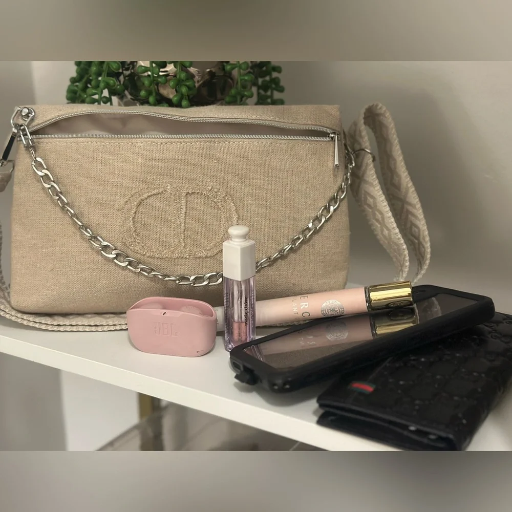 Dior Beauty Bag (gwp item) - Picture 6 of 6
